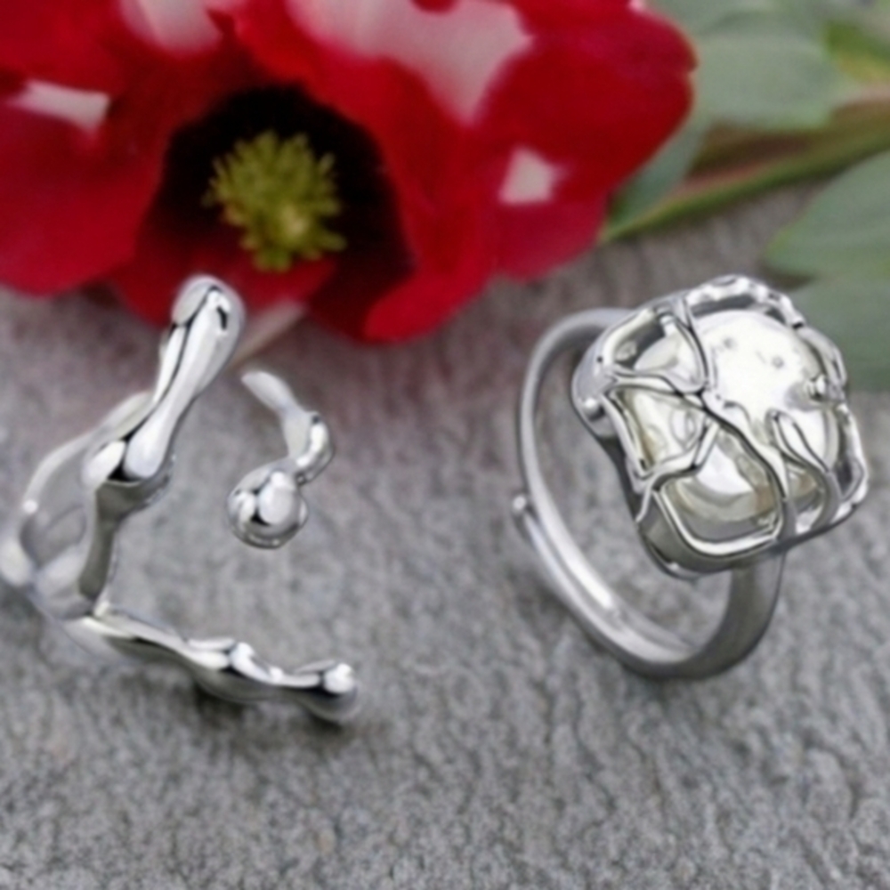 MODCLOTH PEARLESCENT ADJUSTABLE RING SET 1